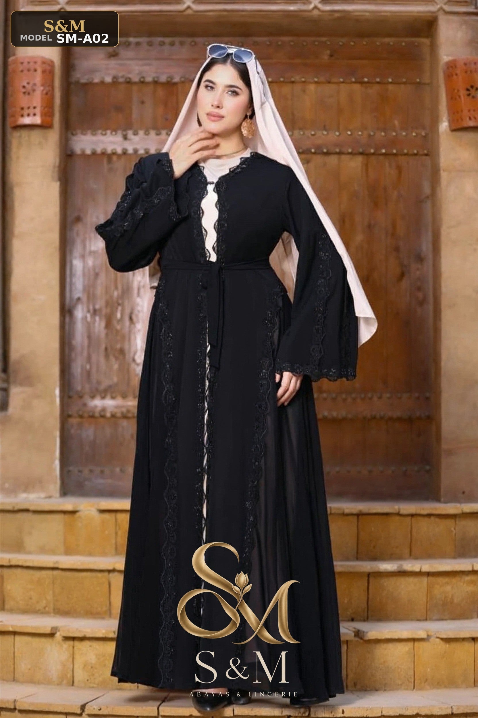 عباية كلوش مطرّزة - أسود